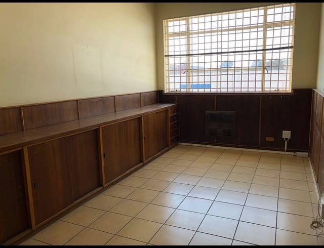 3,300M² WAREHOUSE FOR SALE IN GERMISTON CENTRAL
